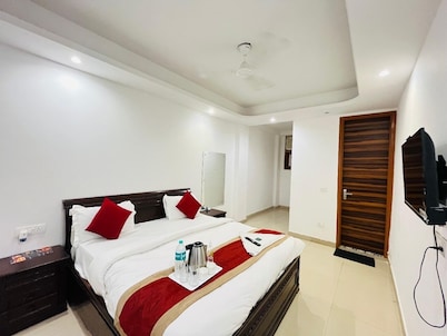 Roomshala Hotel Iotus Villa