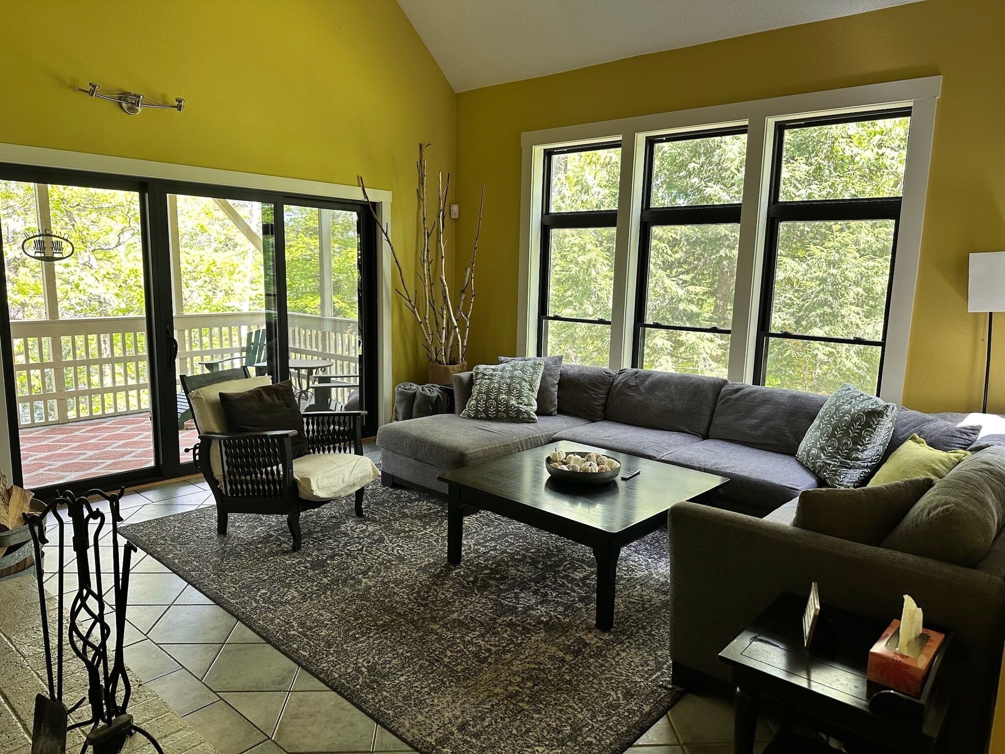 Smart-TV, Kamin, Tischfußball