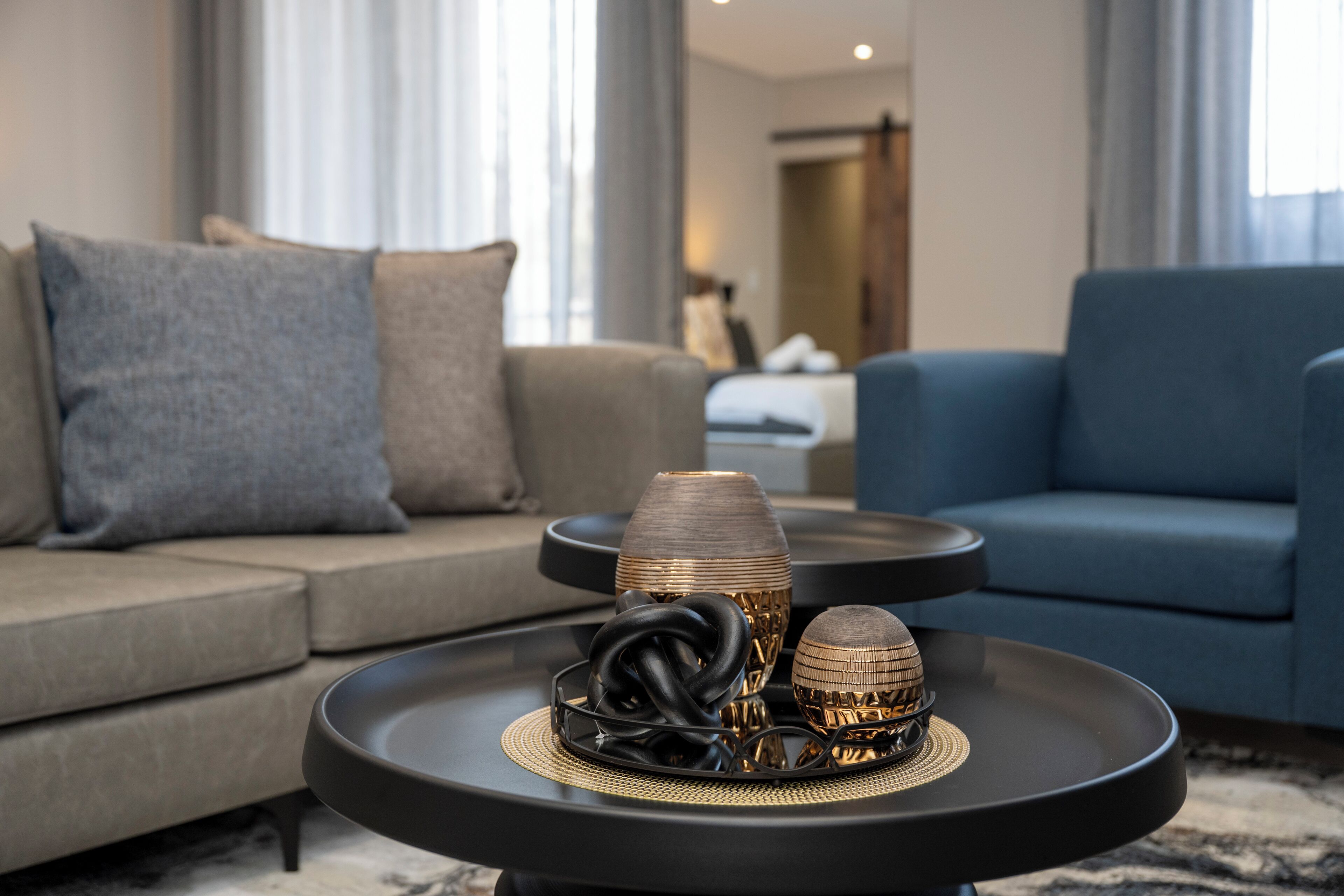 디럭스 스튜디오, 발코니, 시내 전망 | 거실 공간