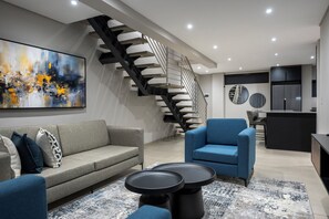 Executive Penthouse, 4 Bedrooms, Balcony, City View | Living area