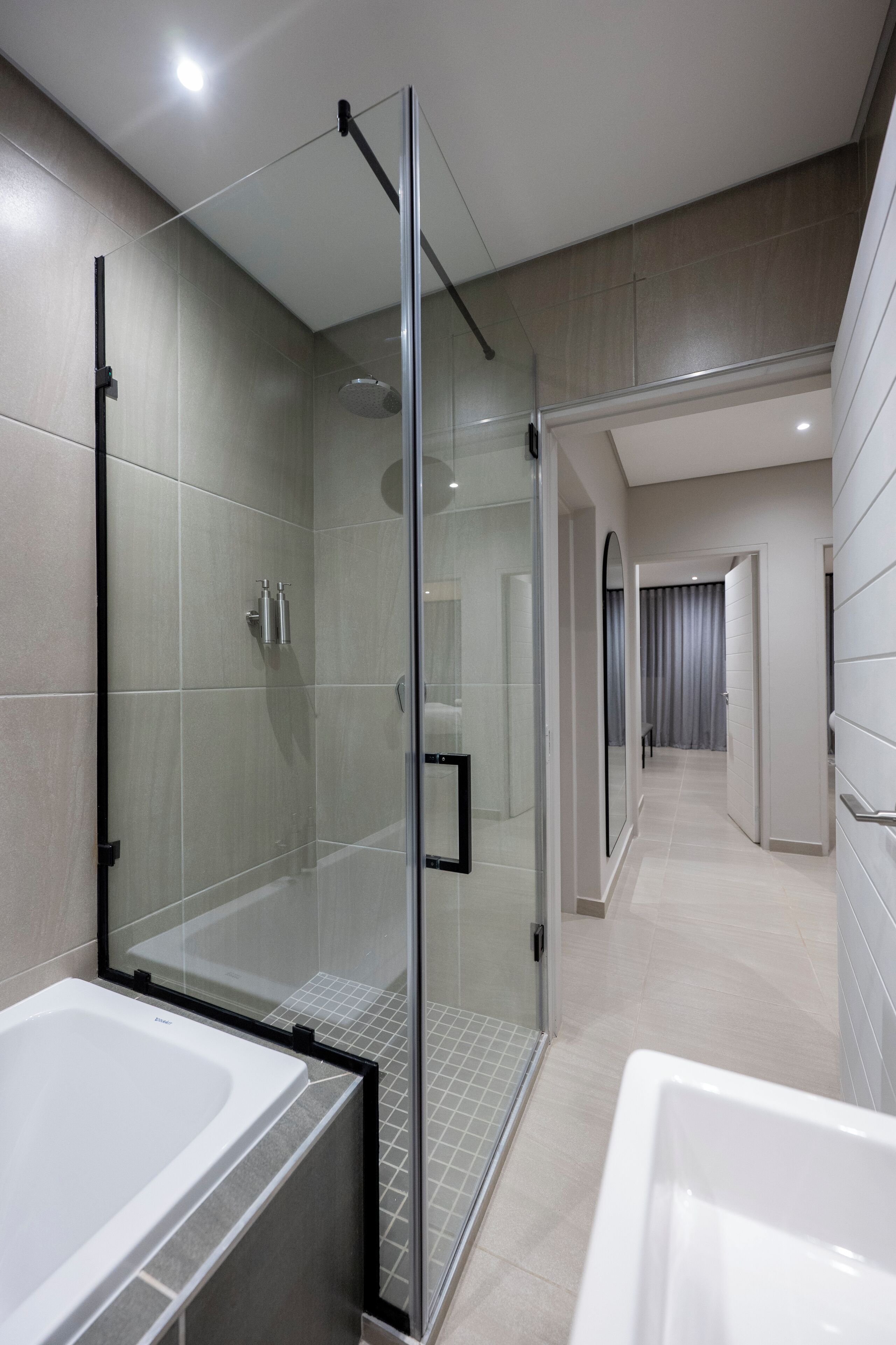 Apartament Deluxe, 3 dormitoris, balcó, vistes a la ciutat | Bany | Tovalloles, sabó, xampú i paper higiènic 