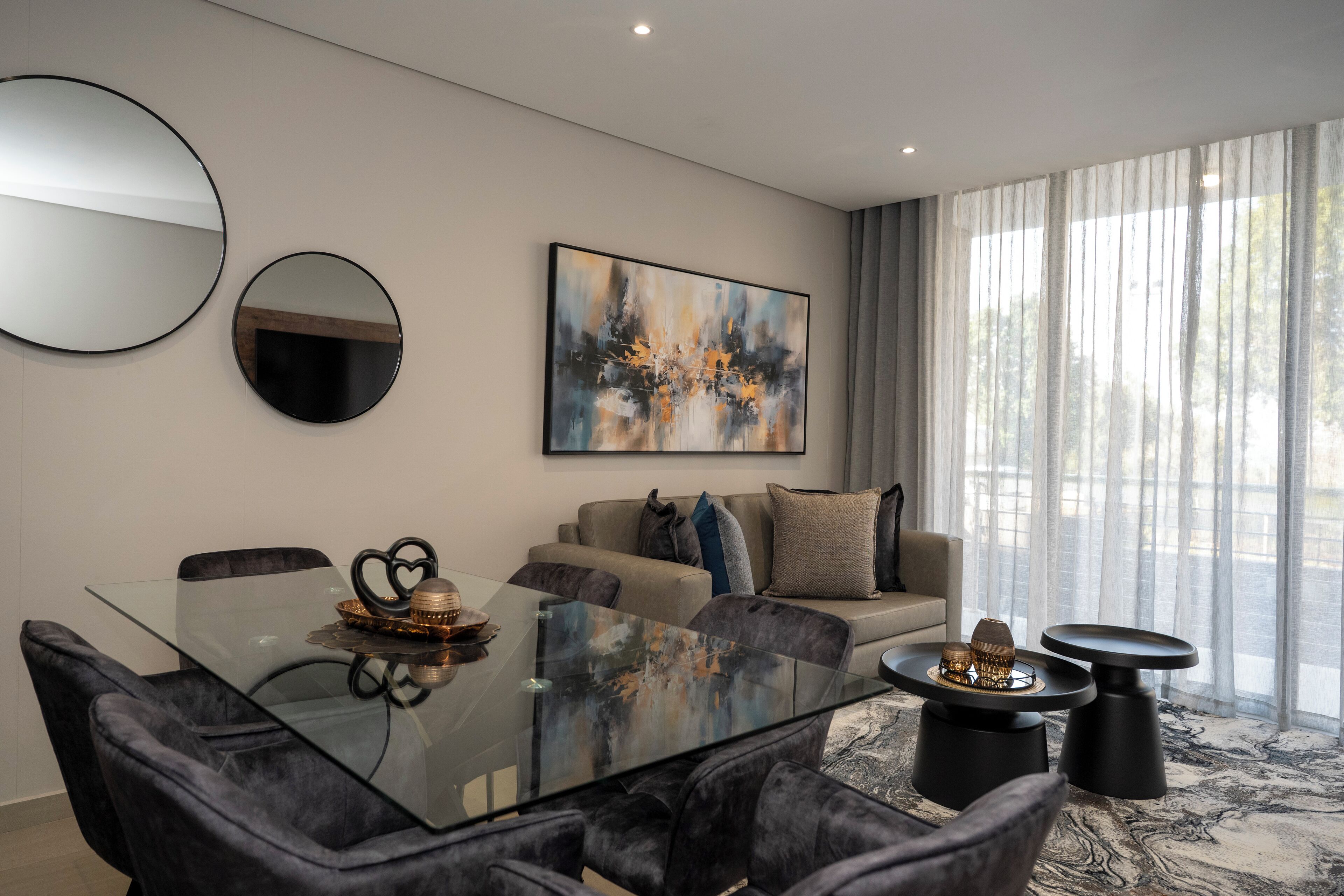 객실 내 금고, 책상, 노트북 작업 공간, 다리미/다리미판