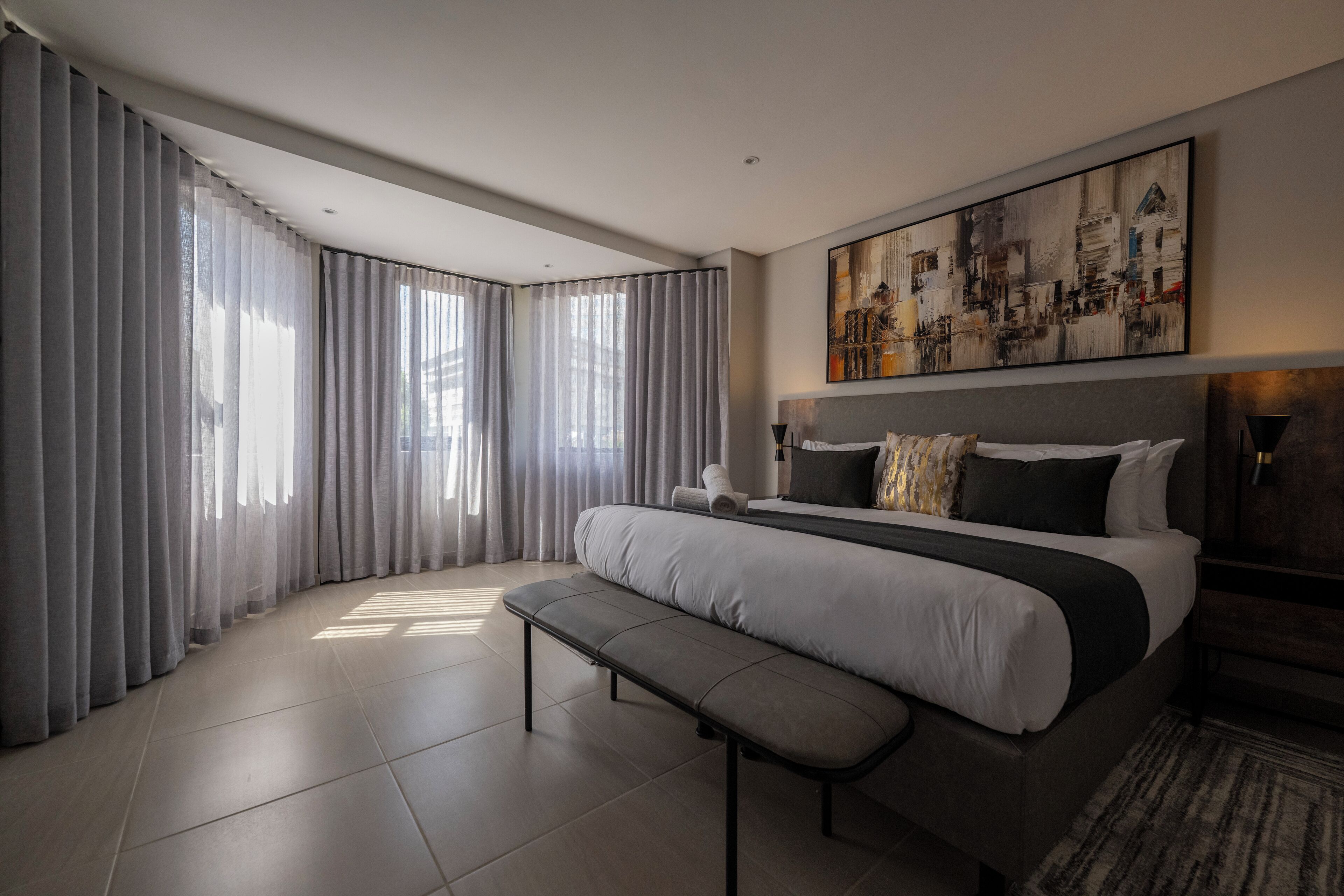 Caja de seguridad en la habitación y escritorio 