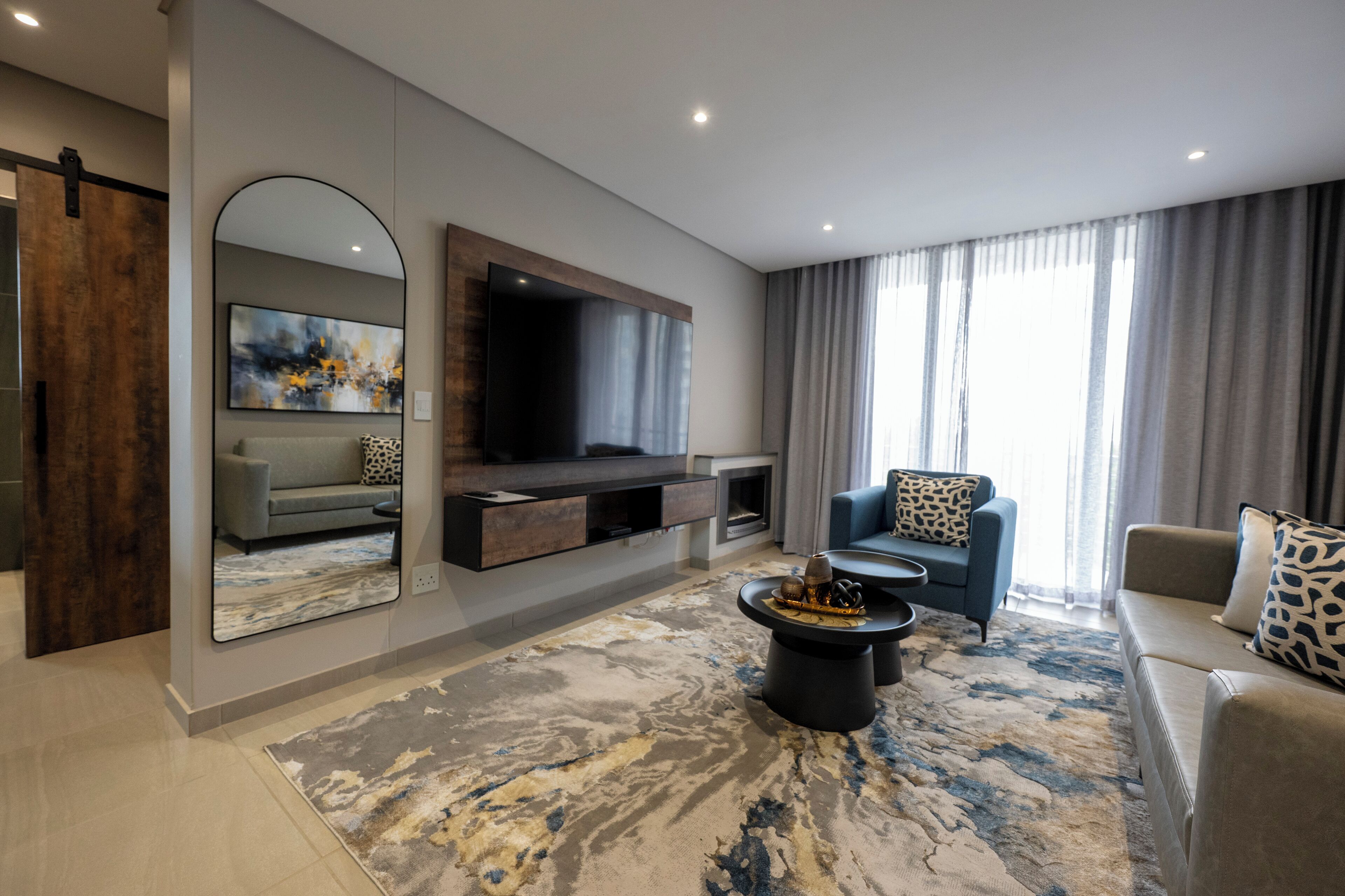 Caja de seguridad en la habitación y escritorio 