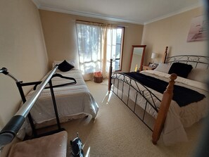 3 bedrooms, iron/ironing board, free WiFi, bed sheets