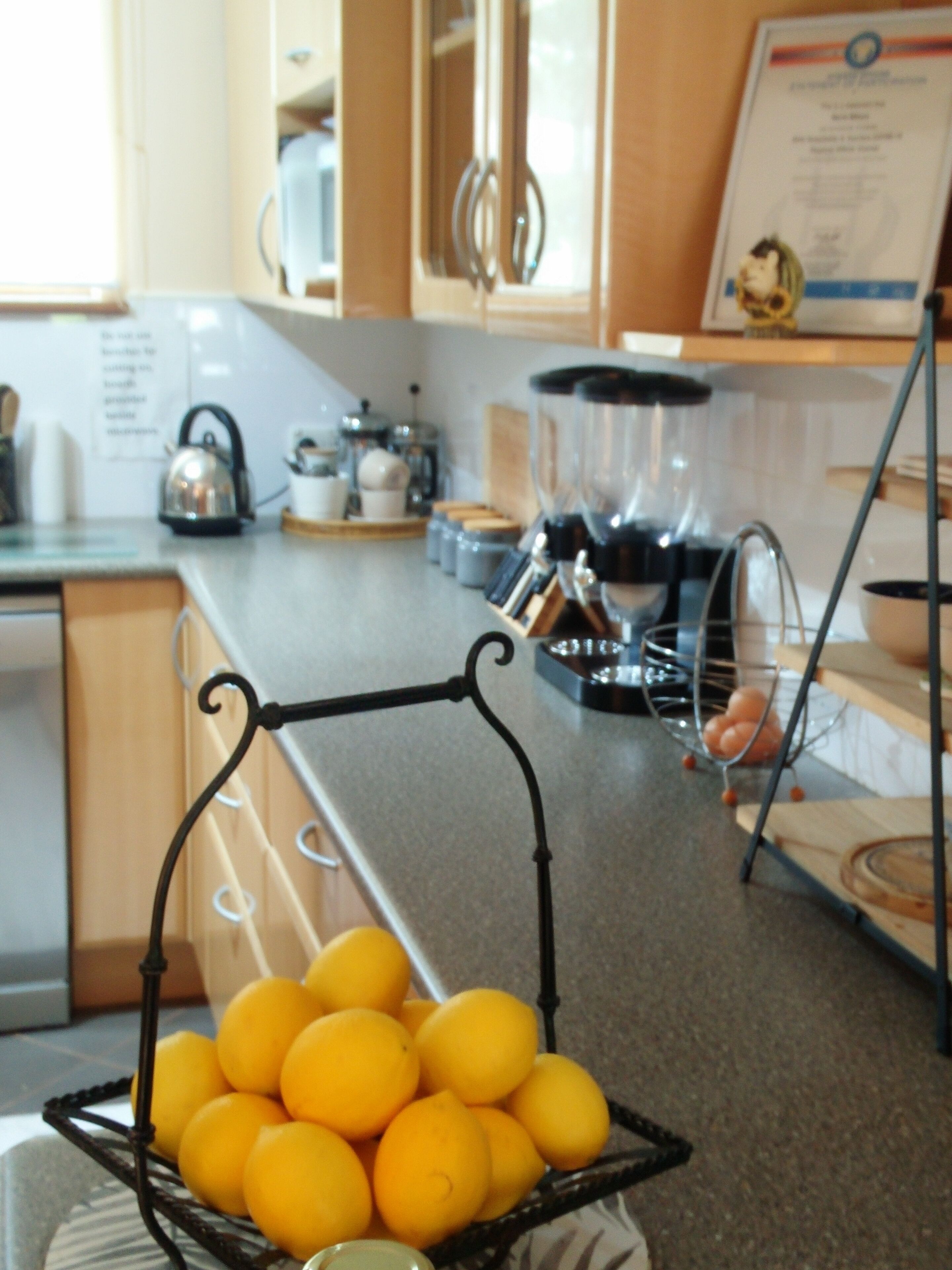 Mikrobølgeovn, ovn, kokeplater og oppvaskmaskin