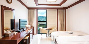 Deluxe Double | Laptop workspace, free WiFi, bed sheets - Benikea Hotel CheongDo Hot Spring (Cheongdo)