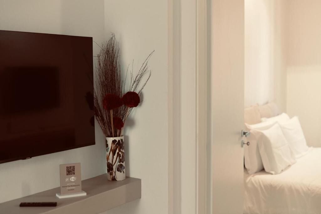 Tallelokero huoneessa, silitysrauta/-lauta, ilmainen Wi-Fi