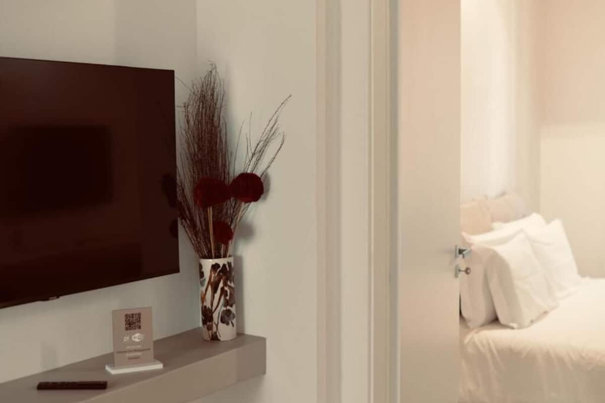 Tallelokero huoneessa, silitysrauta/-lauta, ilmainen Wi-Fi