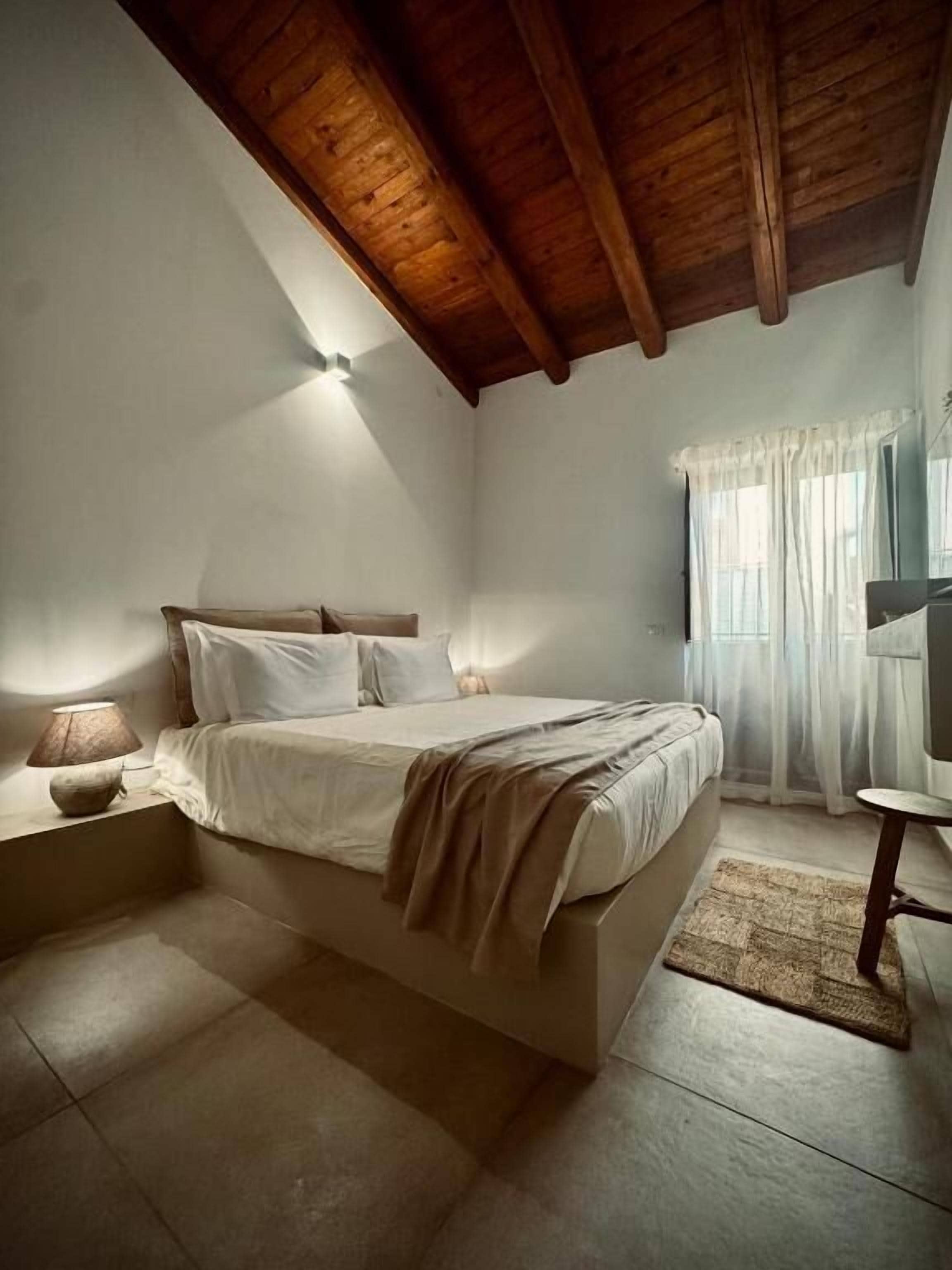 Tallelokero huoneessa, silitysrauta/-lauta, ilmainen Wi-Fi