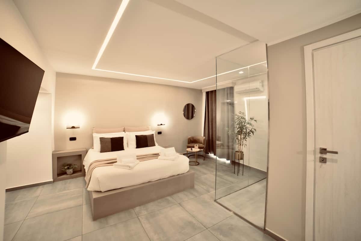 Deluxe Room | In-room safe, iron/ironing board, free WiFi