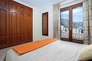 3 habitaciones, tabla de planchar con plancha, internet y ropa de cama 