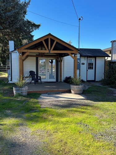 Charming 1-bedroom cottage in Central Point with AC