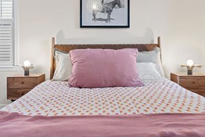 3 bedrooms, iron/ironing board, free WiFi, bed sheets