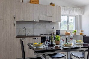 Cookware/dishes/utensils - [Pool] AC| Private P | Garden | Wi-Fi | BBQ (Marinella)