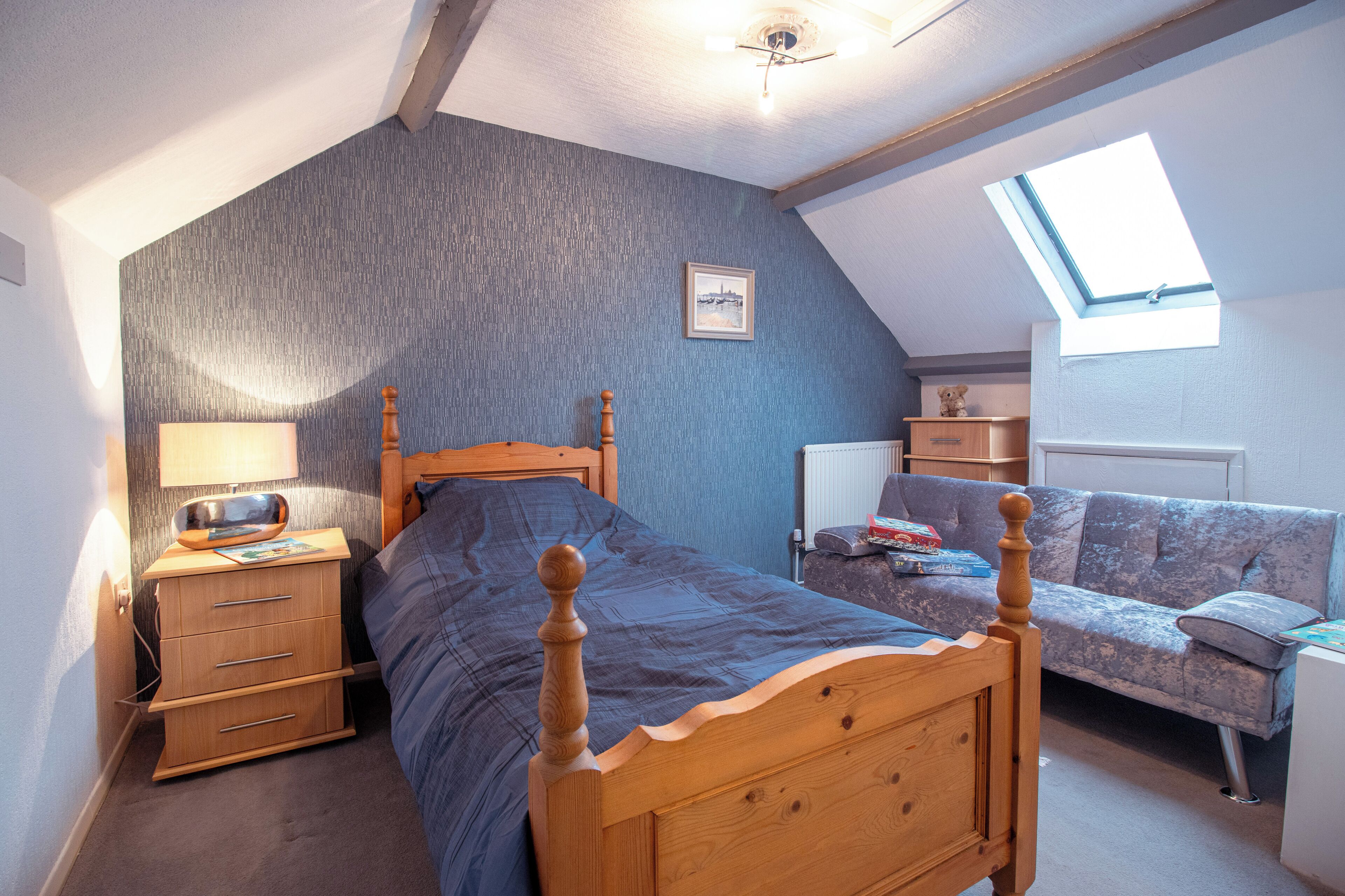 ستائر تعتيم ومكواة/لوح كي وواي فاي مجانًا