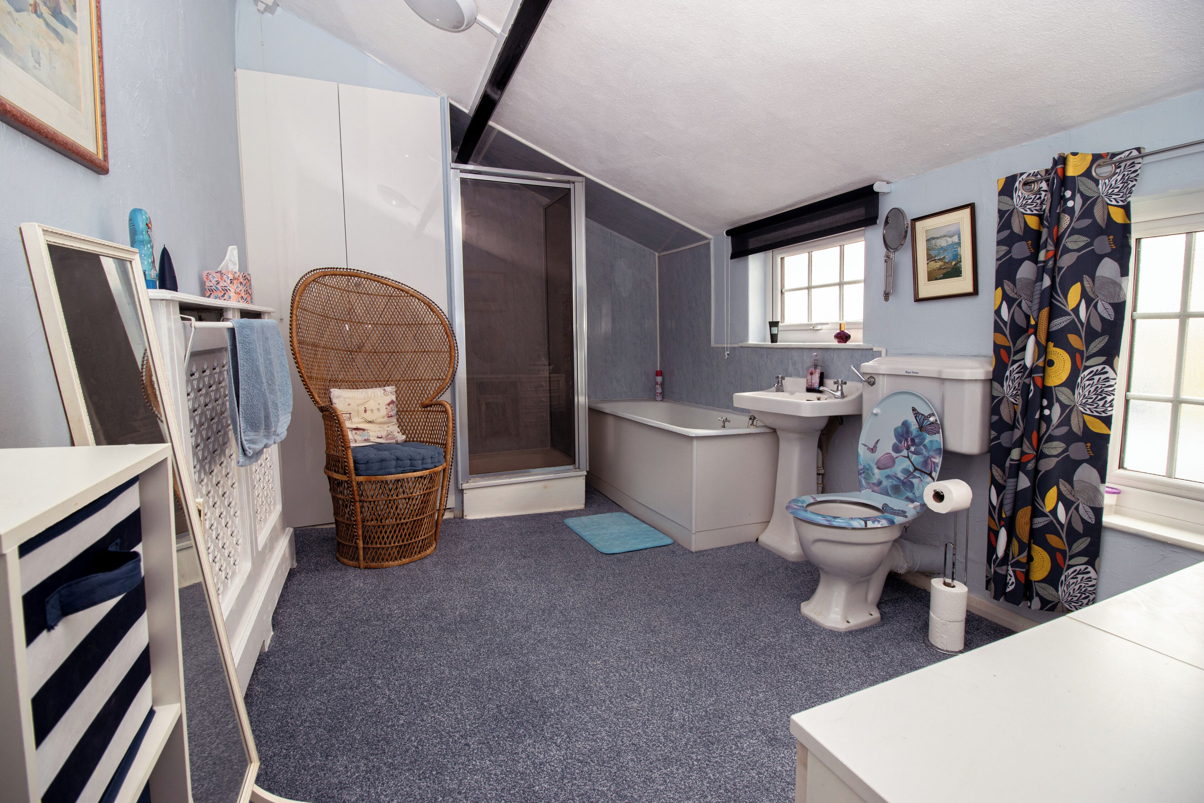 Double or Twin Room, 2 Twin Beds, Non Smoking | Blackout drapes, iron/ironing board, free WiFi