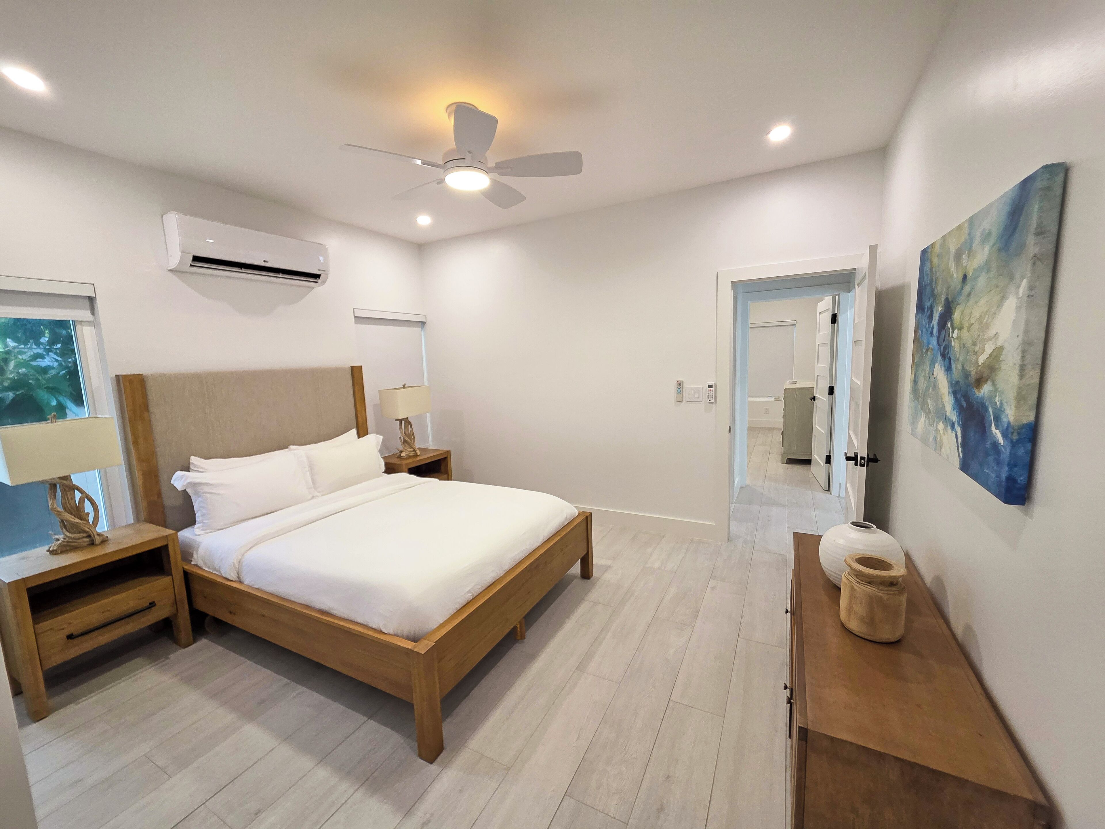 3 bedrooms, iron/ironing board, WiFi (free), bed sheets