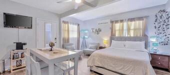 Sunny Tampa Home Near Downtown Stadiums