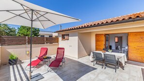 Outdoor dining - Villa Cissana by Villas Guide (Peroj)