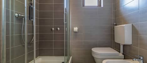 Shower, towels