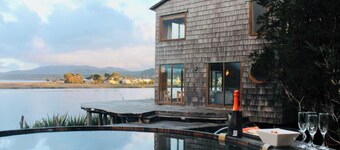 palafito cucao lodge