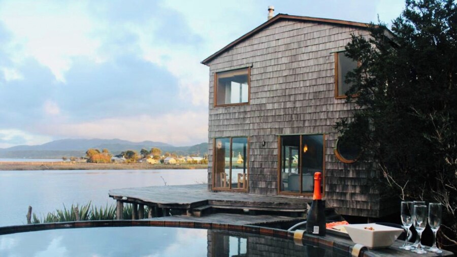 palafito cucao lodge