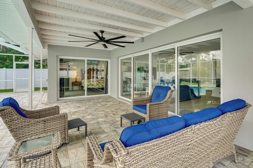 Fish & Swim: Waterfront Home w/ Dock in Cape Coral