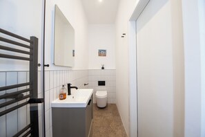Douche, sèche-cheveux