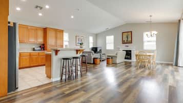 House (3 Bedrooms) | Interior