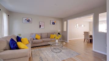 House (4 Bedrooms) | Interior