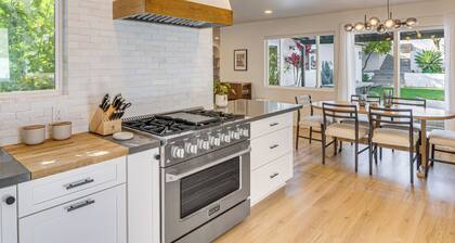 Long-term Stay in Ventura! Sleek Sanctuary + Yard