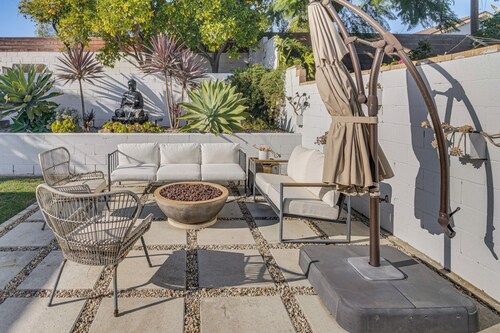 Long-term Stay in Ventura! Sleek Sanctuary + Yard