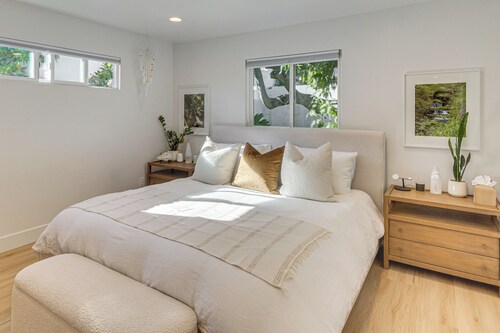 Long-term Stay in Ventura! Sleek Sanctuary + Yard