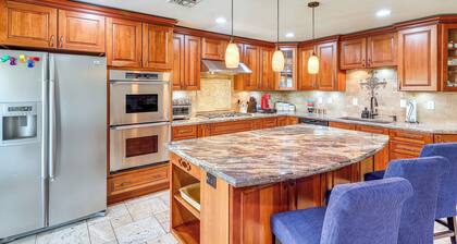 Game Room + Pet-friendly Yard! Family Phoenix Gem