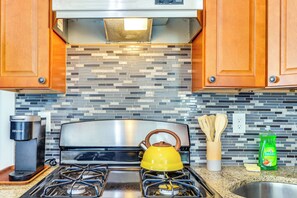 Interior - Quiet Newark Apt Near Colleges, Arenas & Hospitals (Newark)