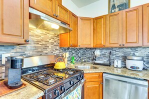 Interior - Quiet Newark Apt Near Colleges, Arenas & Hospitals (Newark)
