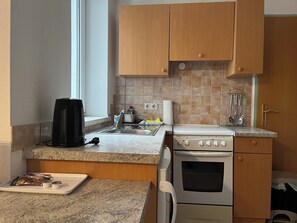 Apartamento Deluxe, balcón, vistas al patio | Cocina privada