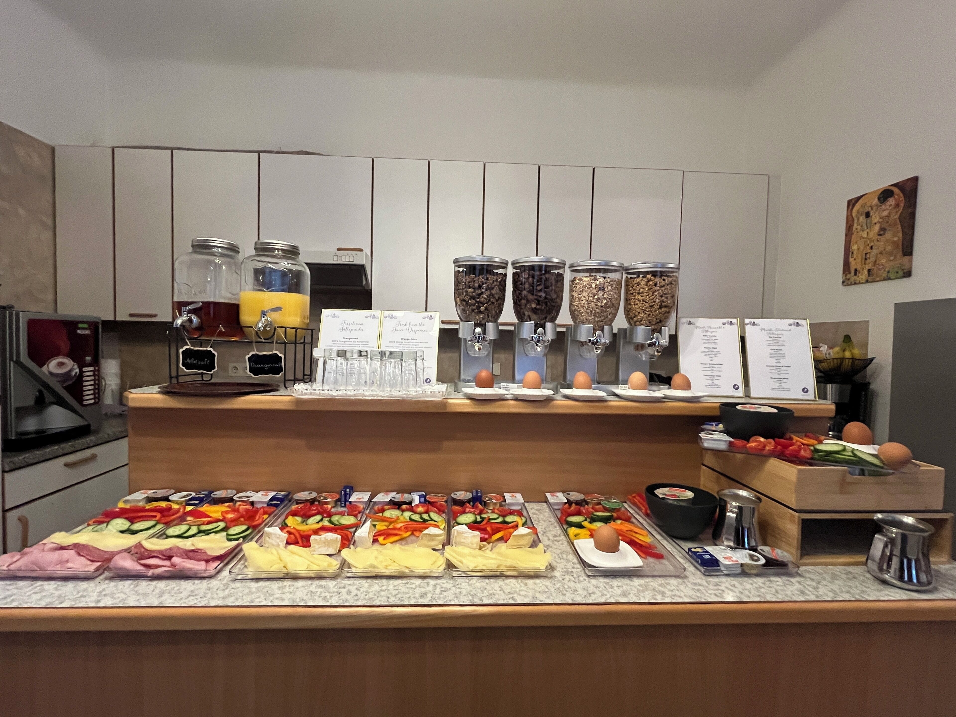 Tägliches nach Wunsch zubereitetes Frühstück (15 EUR pro Person)