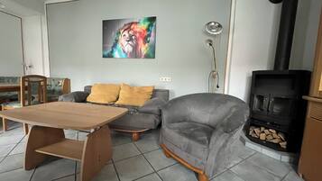 Deluxe Apartment, 1 Bedroom, Balcony, Courtyard View | In-room dining