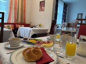 Tägliches nach Wunsch zubereitetes Frühstück gegen Gebühr