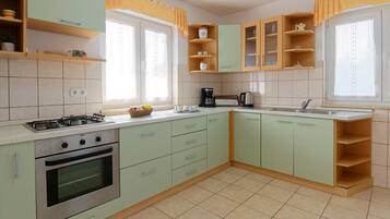 Fridge, microwave, oven, stovetop