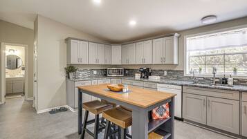 House (3 Bedrooms) | Interior
