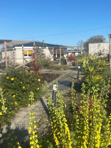 2-bedroom lodge, Sleeps 4, 30mins to DUBLIN AIRPORT/CITY, Shuttle & Tour Guide