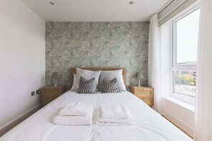 2 bedrooms, iron/ironing board, internet, bed sheets