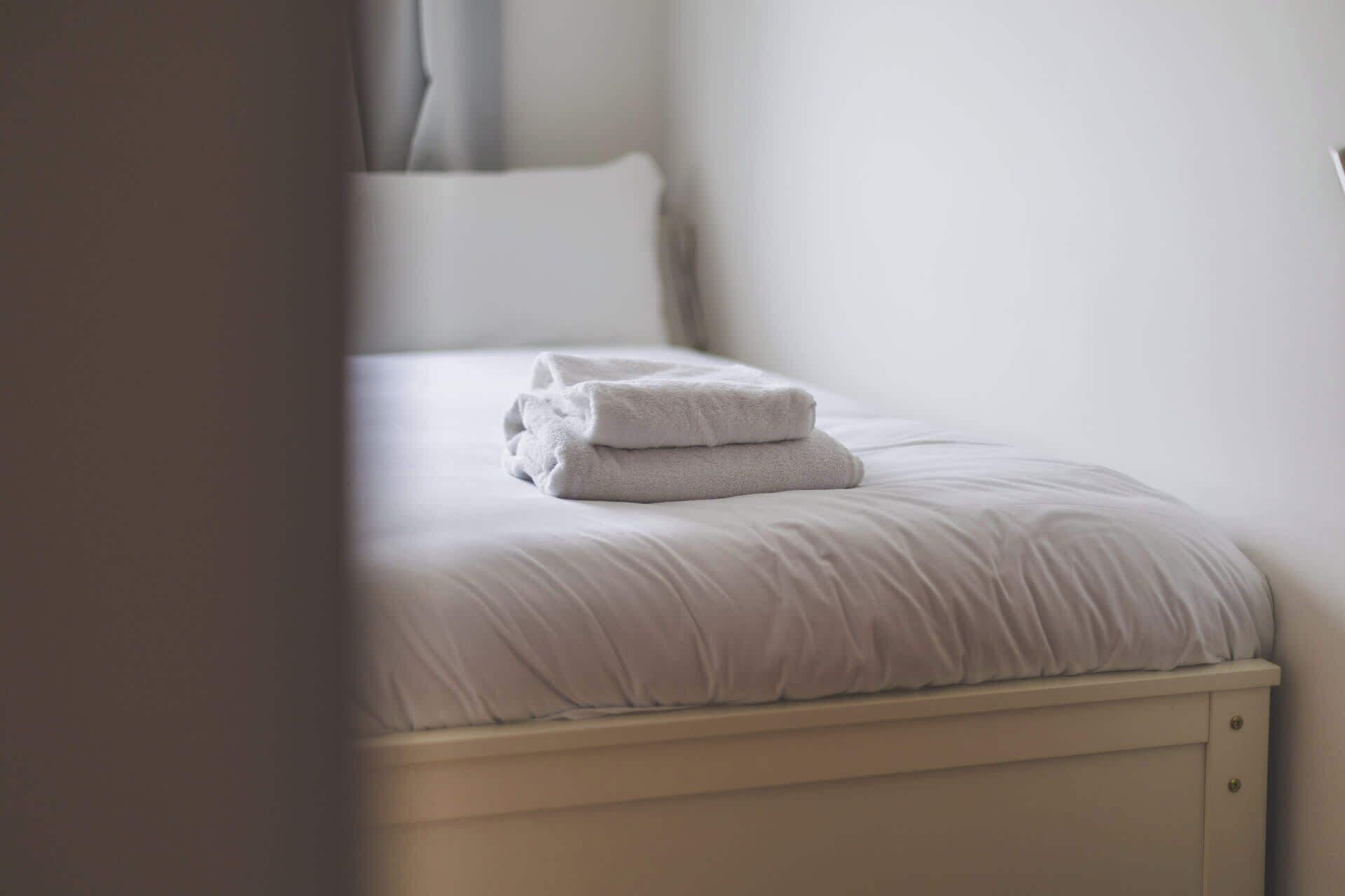 2 dormitorios, tabla de planchar con plancha, Internet y ropa de cama