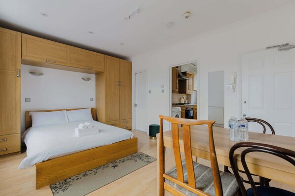 1 bedroom, iron/ironing board, internet, bed sheets