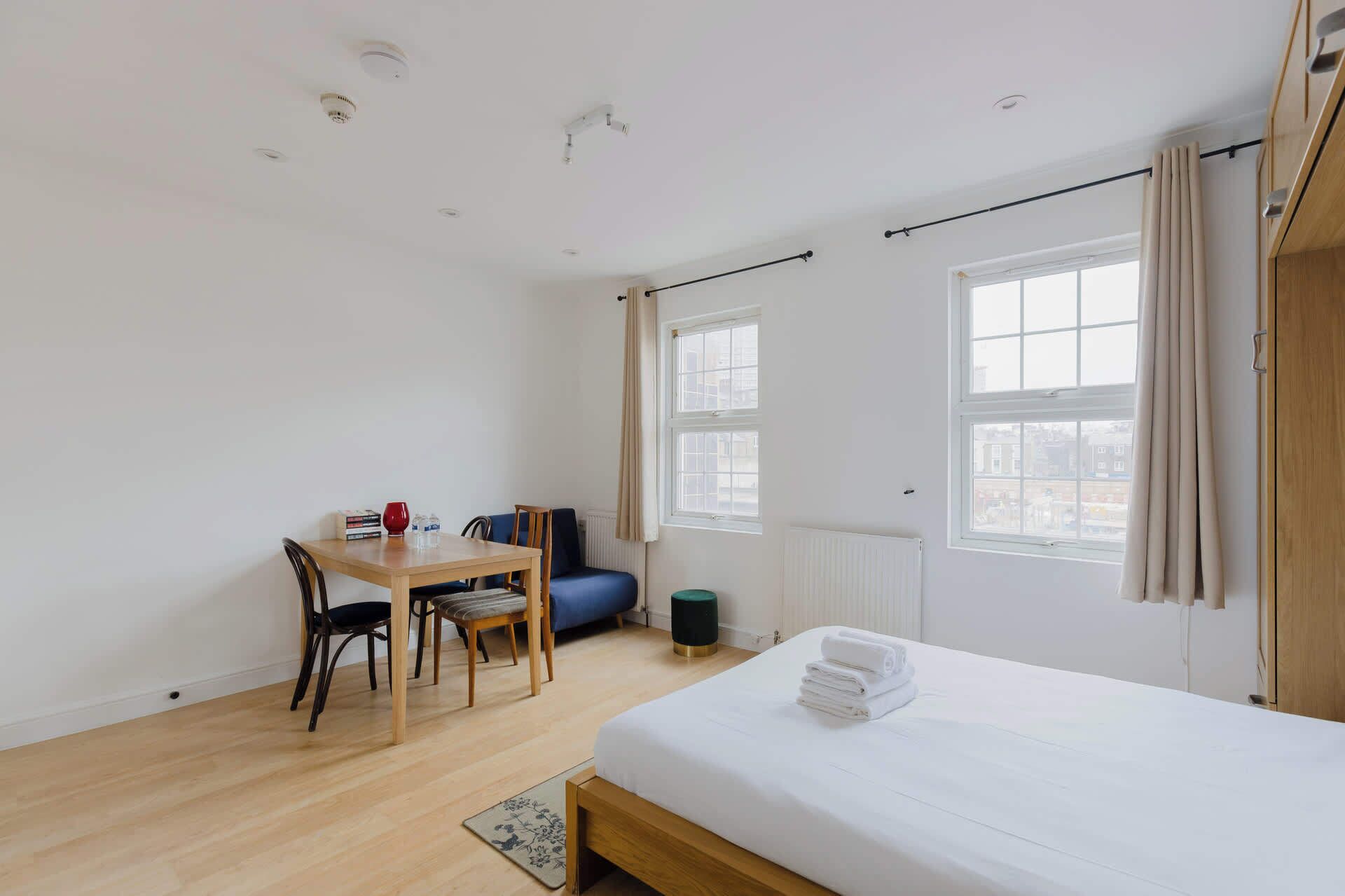 1 bedroom, iron/ironing board, internet, bed sheets