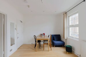 Dining - Cosy Studio Flat in Central London (Greater London)