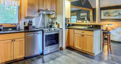 Hike, Ski & Relax: Renovated Retreat in Wilmington